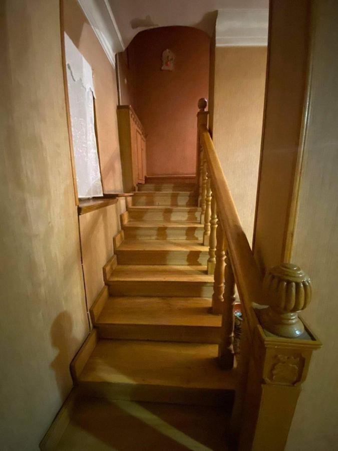 Guest House Raisa Dilisan Kültér fotó